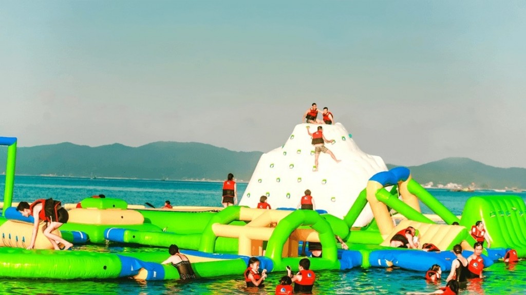 Trò chơi chinh phục băng hấp dẫn tại du lịch đảo Cô Tô