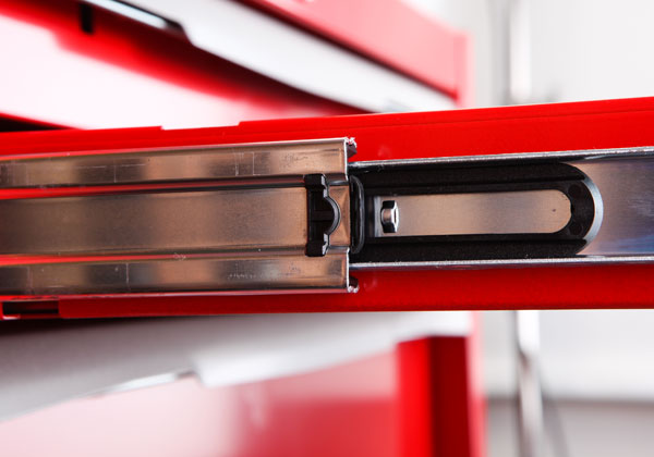 Các khay trượt của hộp dụng cụ KTC EKR-1004R, hộp đựng dụng cụ 4 ngăn kéo có màu bạc, đen và đỏ,
