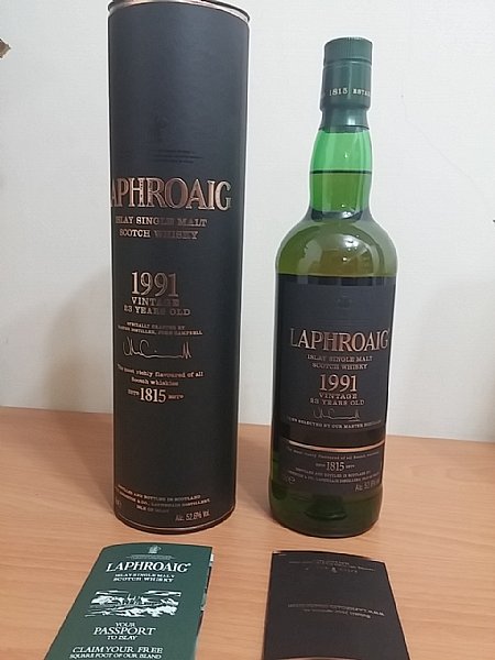 giá rượu Laphroaig 1991 23 năm