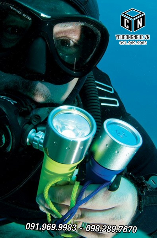 Đèn pin chống nước chuyên nghiệp cho thợ lặn
