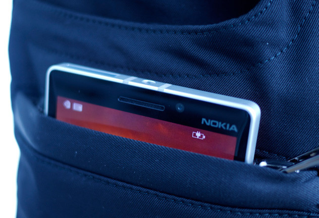 Microsoft giới thiệu quần sạc không dây đầu tiên cho điện thoại Lumia
