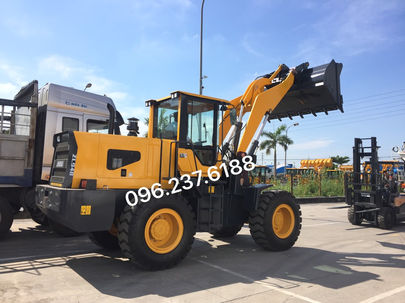 Máy xúc lật 1,5m3 Trung Quốc ZL948