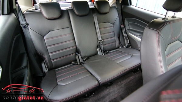 Hàng ghế sau xe Ford EcoSport Titanium