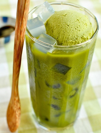 Trà xanh Matcha đá với kem trà xanh và Kanten Jelly Nhật