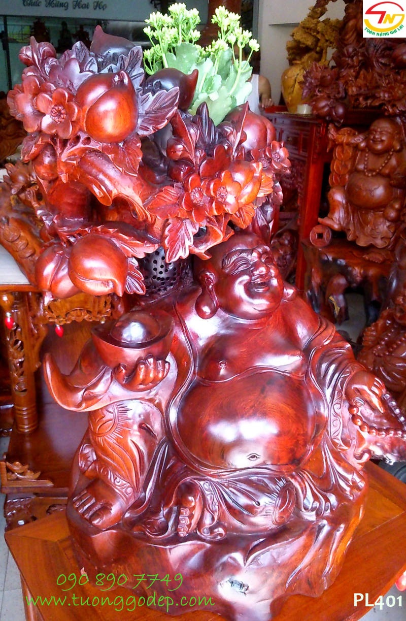 Phật Di Lặc ngồi gốc đào