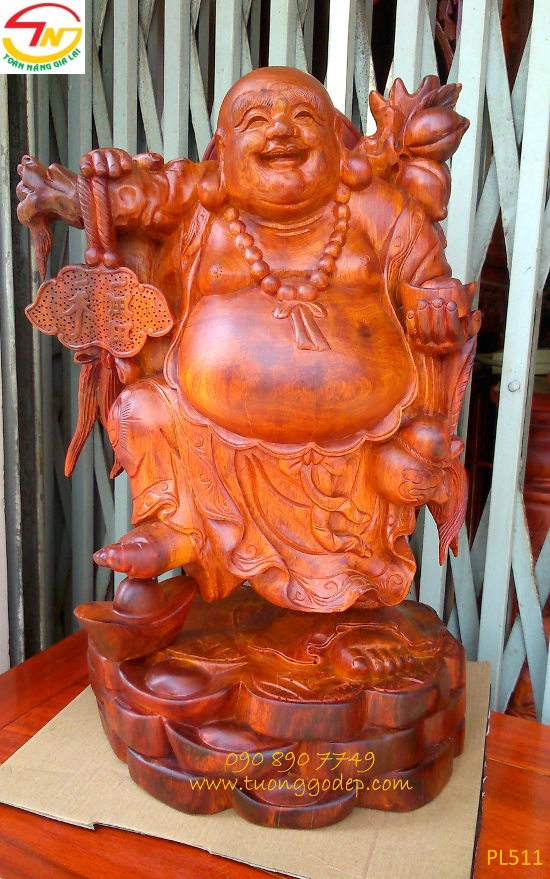 Phật Di Lặc gánh đào