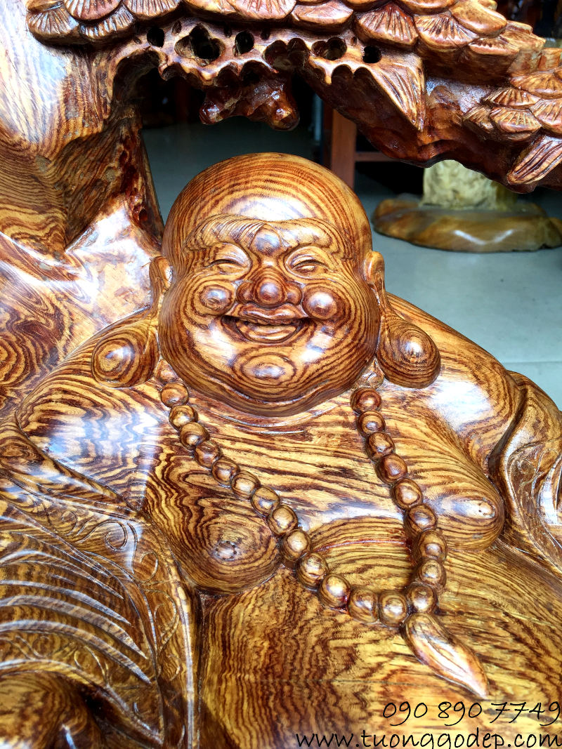 Tượng Phật Di Lặc bằng gỗ