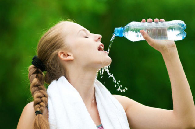 Uống nước nhiều giúp đào thải độc tố trong cơ thể - Thực phẩm An Tâm