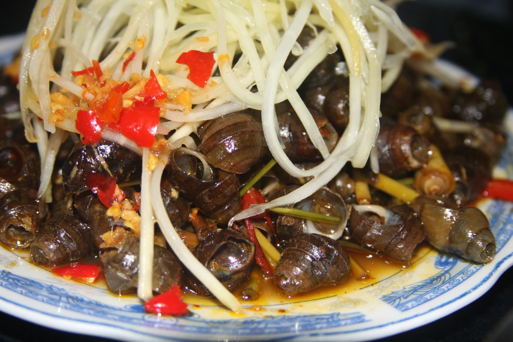 5 món ăn vặt phải thử khi du lịch Đà Nẵng - Ốc hút