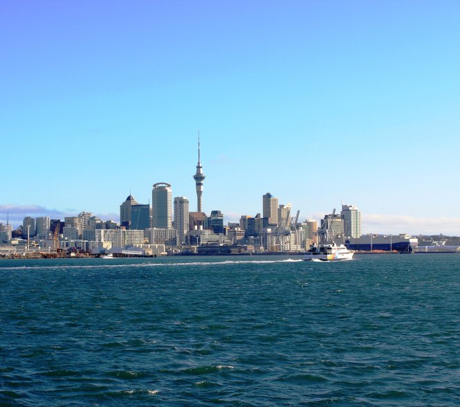 Thành phố Auckland với biểu tượng tòa nhà Sky Tower cao 328m - Ảnh: Hữu Công