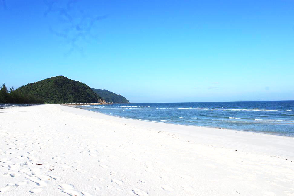 Bãi biển Minh Châu huyện đảo Van Đồn
