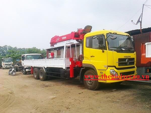 Xe tải gắn cẩu 12 tấn Dongfeng