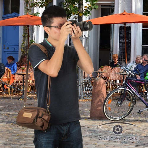 Túi máy ảnh Caden F0 đeo hông, khoác vai màu nâu cafe