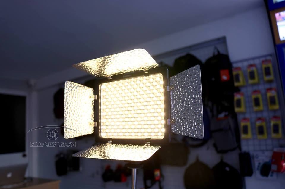 Đèn LED quay phim chuyên nghiệp Yongnuo YN300-III thế hệ mới