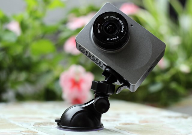Camera hành trình YI Smart Dash gắn ô tô phân phối chính hãng tại Hà Nội
