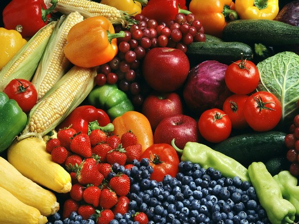 Ăn nhiều rau xanh và trái cây