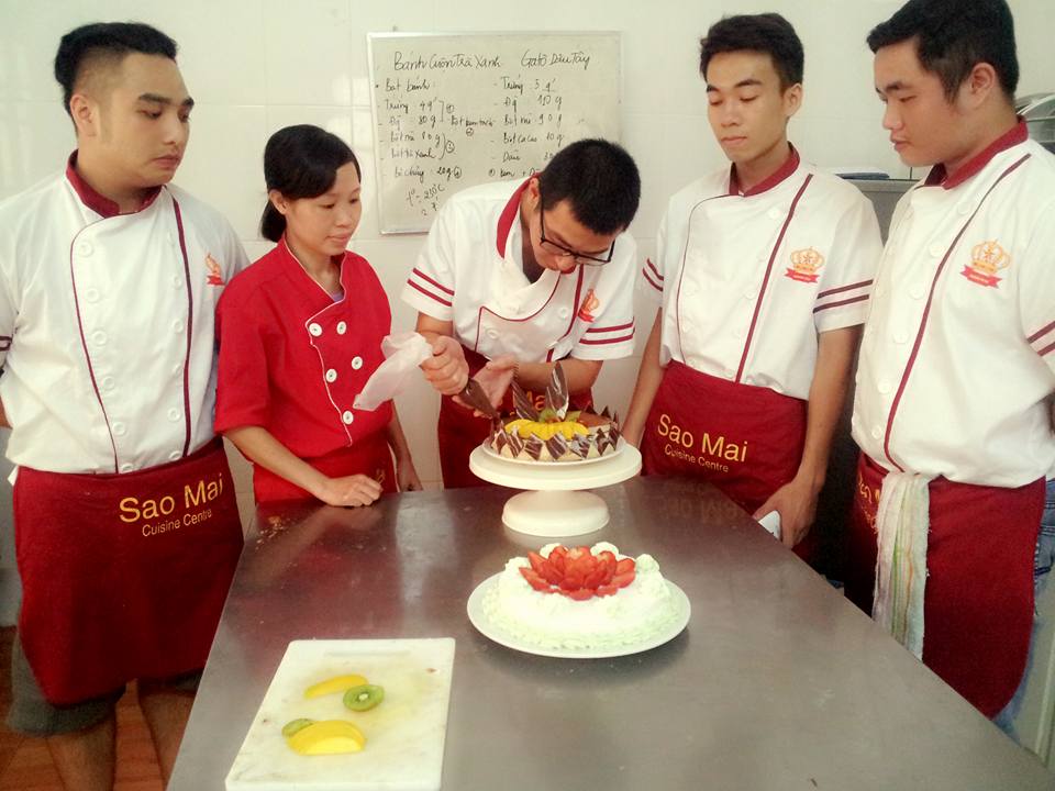 Trung tâm nấu ăn Sao Mai dạy làm bánh chuyên nghiệp