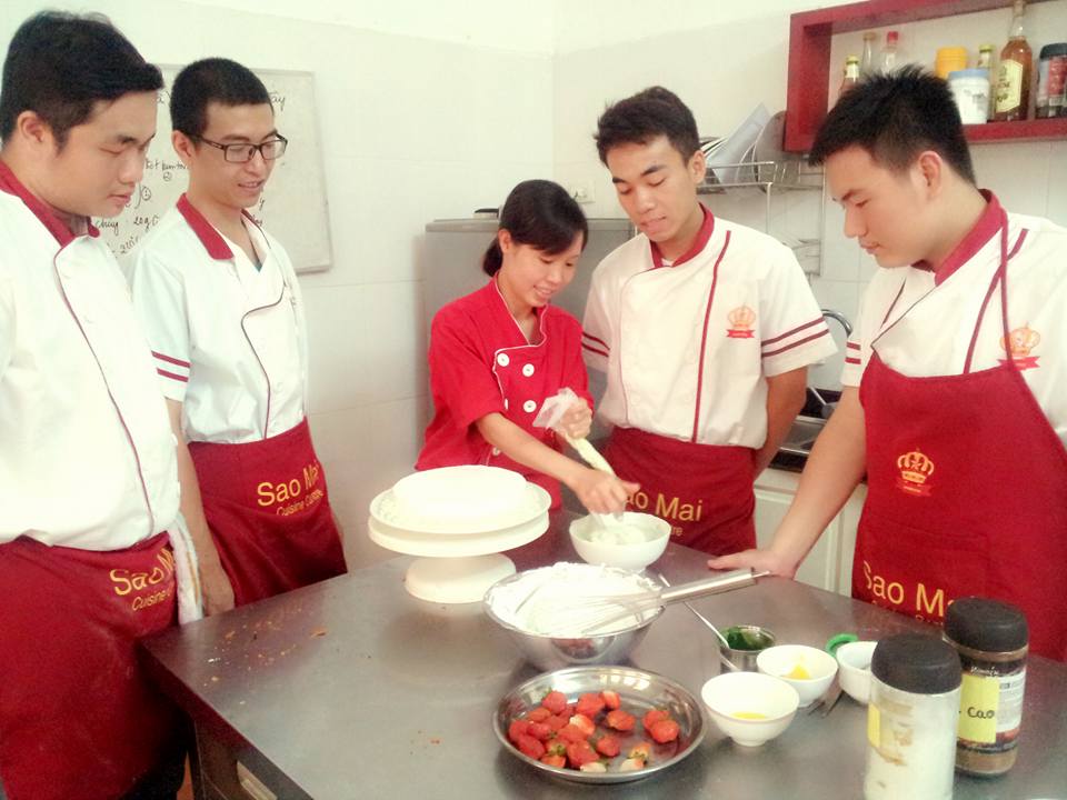 Trung tâm nấu ăn Sao Mai dạy làm bánh chuyên nghiệp