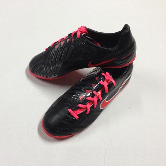 giay_da_bong_nike_t90_laser_mau_den