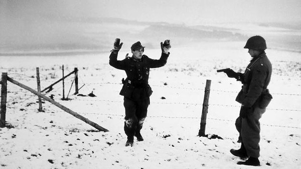 Robert Capa – Người tạo nên chuẩn mực cho các phóng viên ảnh chiến trường 7