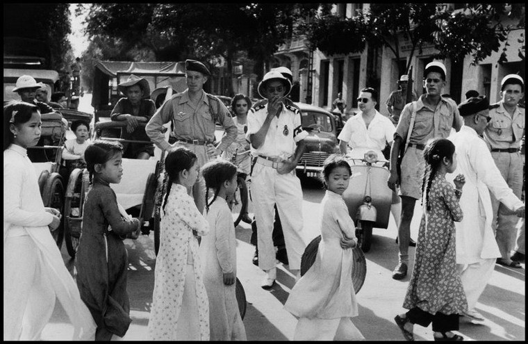 Những bức ảnh trước khi chết của Robert Capa tại Việt Nam năm 1954