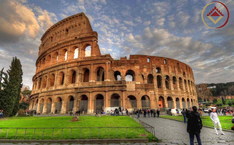 Colosseum được xem là đấu trường có qui mô kiến trúc hoành tráng nhất của thời La Mã cổ đại và với sức chứa khoảng 50.000 người.