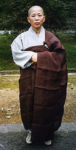 Y áo của nữ tu sĩ Hàn Quốc