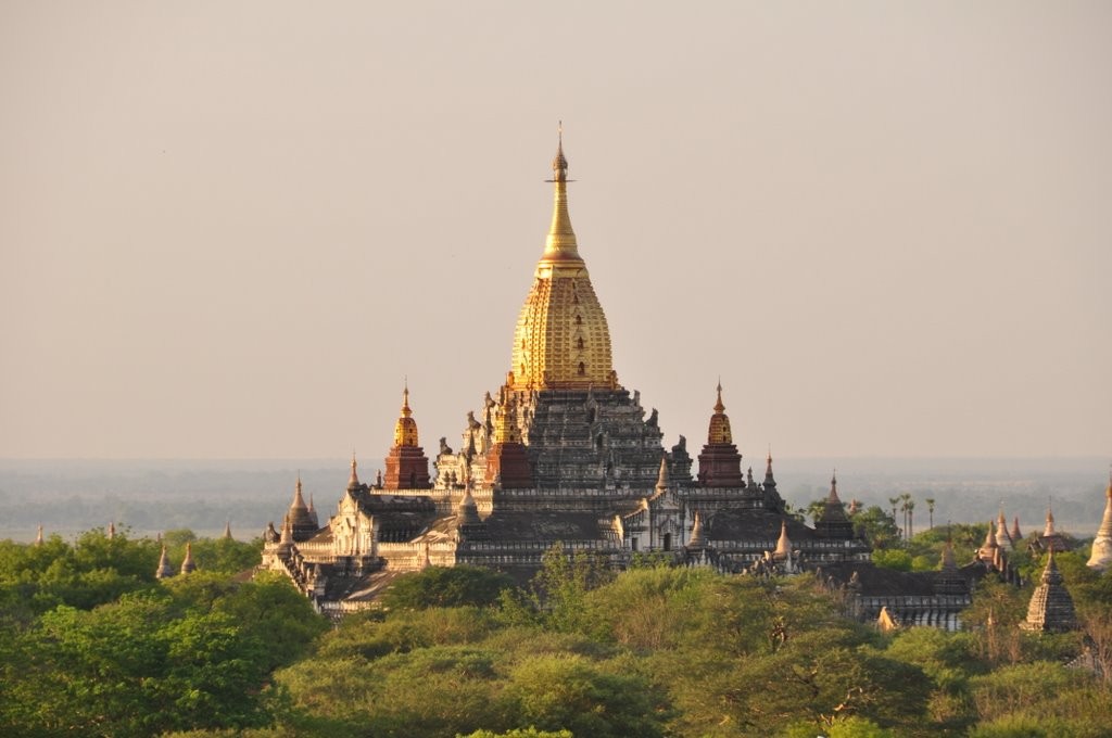 Đền Ananda Pahto (Bagan): Không có gì khó hiểu khi Ananda Pahto nằm đầu danh sách các điểm tham quan của du khách khi đến Myanmar. Đây là ngôi đền lớn nhất, đẹp nhất và được bảo tồn tốt nhất Bagan.  Ảnh: Cntraveler.