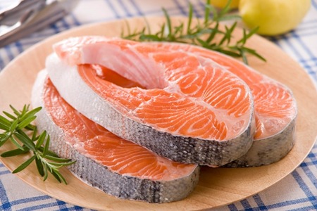 omega-3 trong cá sẽ giúp quá trình đốt cháy mỡ nhanh hơn