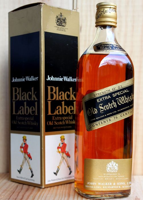 giá rượu Johnnie Walker Black Label 12 năm