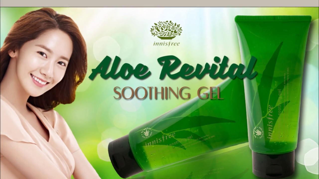 - Innisfree Aloe Revital Smoothing Gel với 93% thành phần chiết xuất từ lá lô hội ngay lập tức cung cấp nước, bổ sung độ ẩm, làm mát dịu và phục hồi làn da mệt mỏi, thiếu sức sống. - Innisfree Aloe Revital Smoothing Gel được khuyên dùng như một sản phẩm đa năng có nhiều công dụng giúp chăm sóc toàn thân bao gồm tóc, mặt, tay, chân, … *** Công dụng chính của Innisfree Aloe Revital Smoothing Gel:  •	(*) Kem hoặc Mặt nạ dưỡng ẩm: Bạn có thể chỉ dùng gel lô hội này hoặc trộn nó với một ít dầu (có thể là dầu dừa hoặc dầu ô liu) bạn sẽ một loại kem dưỡng ẩm tuyệt vời cho làn da. Nếu bạn lo sợ vì dầu sẽ gây khó chịu, thì đó không còn là vấn đề khi trộn với gel lô hội, lớp gel sẽ dễ dàng được lấy đi bằng nước sạch mà không cần thêm chất tẩy rửa nào, da bạn sẽ trở nên sạch sẽ, mịn màng mà không nhờn dính. Đối với làn da bị mụn dầu, thoa gel lô hội giúp da ít bã nhờn hơn. Trước khi lấy mụn nên thoa một lớp gel lô hội, để khô sẽ làm giảm tình trạng lây lan của mụn nhờ lượng dầu thừa trên da mặt đã khô cùng với gel lô hội. •	(*) Lớp trang điểm nền: Với tác dụng cấp nước tức thời của lô hội, khi trộn với kem nền(như BB cream hay foundation) theo tỷ lệ 2:1, bạn sẽ có một lớp kem nền vừa mát lạnh vừa nhiều dưỡng ẩm. Vừa được trang điểm vừa được dưỡng da, thật là tiện lợi. •	(*) Gel xoa dịu khi cạo hay wax: Đem lại cảm giác thư giãn mát lạnh, sảng khoái cho những làn da nhạy cảm nhất. Ngoài công dụng như kem cạo râu cho các chàng trai, gel lô hội cực kỳ hiệu quả cho các bạn gái khi cạo hay wax lông trên cơ thể nhất là những vùng da nhạy cảm. Da sẽ mịn màng, không kích ứng, ko còn ửng đỏ hay viêm chân lông. •	(*) Gel dưỡng tóc hay gel tạo kiểu tóc: Chà xát khắp da đầu trước khi tắm giúp làm sạch da đầu, dưỡng chân tóc hoặc dùng như dầu dưỡng ẩm sau khi gội đầu. Thoa gel lên tóc trước khi sấy tóc vừa tạo lớp bảo vệ tóc vừa dưỡng tóc một cách hiệu quả. Giúp tóc sáng bóng, mềm mượt trông vô cùng tự nhiên mà không bết dính (đặc biệt phù hợp cho các bạn có da đầu nhiều dầu). Và khi chân tóc khô thoáng, da đầu sẽ không còn GÀU. •	(*) Dùng như mặt nạ thư giãn và dưỡng cho mắt: Bạn thức khuya, sử dụng laptop, smart phone quá nhiều gây mỏi mắt, mắt sưng húp sau khi ngủ dậy hay thậm chí cau mày, nhăn mắt quá nhiều vì ánh nắng mặt trời…sẽ không phải lo ngại vì thật dễ dàng để có lớp mặt nạ chăm sóc mắt chỉ với bông make up tẩm gel lô hội đắp cho mắt trong 15’. Thật đơn giản, tiện lợi và lành tính mà cực kỳ thư giãn. Bạn có thể đắp mặt nạ mỗi ngày, bất cứ lúc nào bạn thích . •	(*) Tinh chất dưỡng móng: Thoa gel lô hội lên móng tay mỗi ngày sẽ giúp móng khỏe lên mỗi ngày, không còn khô hay giòn, móng bóng khỏe , trơn láng và vùng da quanh móng cũng mịn màng hơn. Ngoài ra, gel còn tạo độ ẩm cho móng và tăng độ bám màu khi sơn. Thích hợp cho những nàng thích sơn vẽ móng, dưỡng móng khỏe từ bên trong, tha hồ tô vẽ nhé. •	(*) Dùng như lotion dưỡng thể: Bạn có thể dùng trước hoặc sau khi tắm tùy thích. Gel lô hội hoạt động như một loại kem dưỡng ẩm dịu nhẹ và nhẹ nhàng cho làn da của bạn, gel nhanh chóng hấp thụ và giữ ẩm cho làn da. Tác dụng của lô hội giúp giải độc làn da, chống các loại vi khuẩn và loại bỏ nấm da một cách hiệu quả nhất là những vùng da nhạy cảm như khuỷu tay hay gót chân. Gel lô hội sẽ trả lại làn da mịn màng vốn có của bạn. Gel lô hội không nhờn dính, phù hợp với mọi loại da, và đặc biệt hiệu quả vào mùa hè. •	(*) Dùng như mặt nạ xoa dịu làn da bị cháy nắng: Đi về nắng nóng, da sẽ bị bỏng, đỏ, rát do cháy nắng, thoa gel lô hội giúp làm dịu nhẹ làn da, xoa dịu tổn thương da, tránh sạm đen, vết nhăn cho da. Da bạn sẽ trở lại tươi mới và mịn màng.Bởi tính tiện lợi, gel trong suốt và sạch sẽ. Biết được công dụng thần kỳ của lô hội nhưng lại lười các công đoạn mua – rửa – cắt lá lô hội, cây lô hội tươi khó bảo quản, chưa kể mủ cây lô hội rất dơ, nó dính vào áo thì thôi rồi . Thích hợp cho các nàng muốn làm đẹp mọi lúc mọi nơi. •	(*) Thay vì phải đem quá nhiều sản phẩm chăm sóc trong chiếc túi nhỏ nhắn của bạn, bạn chỉ cần một sản phẩm duy nhất. Nếu bạn thấy hủ gel 300ml quá cồng kềnh thì bạn chỉ cần lấy gel lô hội bỏ vào chiếc hủ nhỏ hơn và mang đi dùng dần cho cả cơ thể, thật tiện lợi mà không sợ mất đi công dụng bởi thành phần gel nguyên chất rất dễ bảo quản, không sợ rò rỉ. •	(*) Mùi và cảm giác tươi mới như thật sự dùng lá lô hội tươi, gel hấp thụ nhanh chóng, không nhờn dính, nhẹ nhàng và thoải mái. •	Lưu ý: Công dụng (*) sản phẩm có thể thay đổi, nhanh hay chậm tùy vào tình trạng da và cơ địa của mỗi người