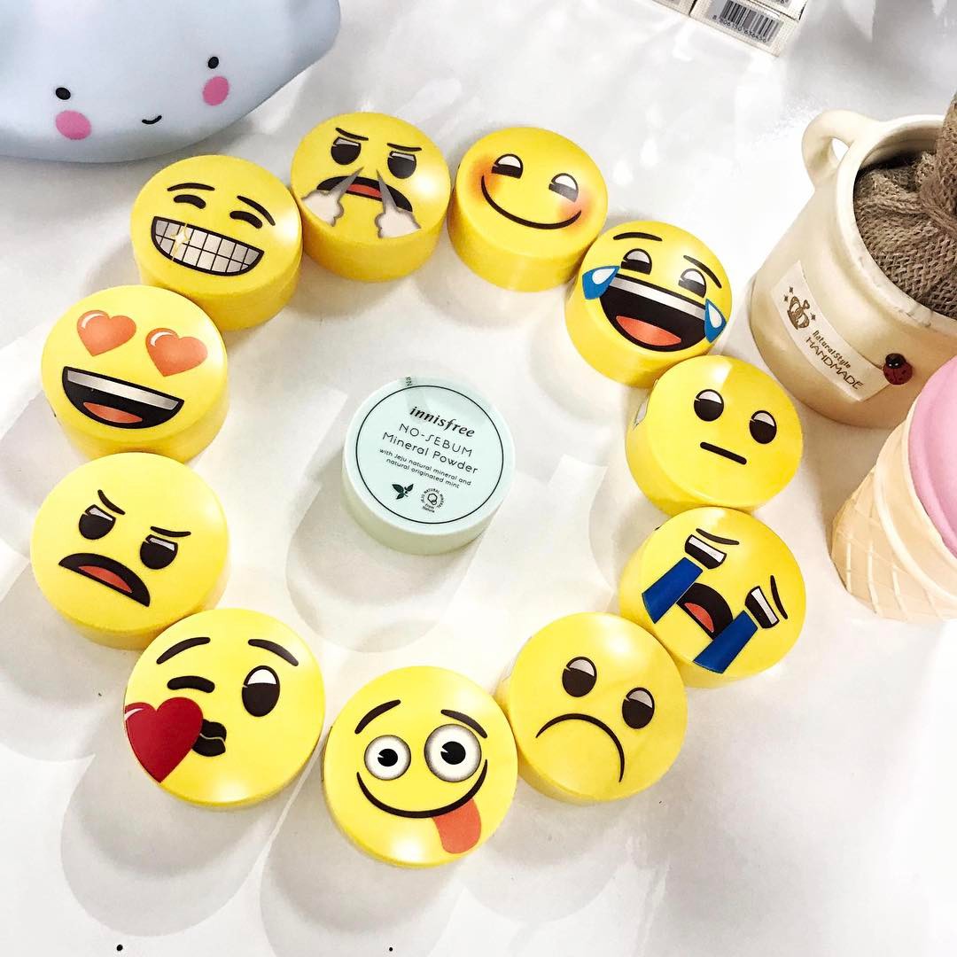 Innisfree No Sebum Powder Emoji Limited Edition