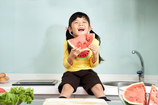 ăn nhiều trái cây và rau sạch giúp chúng ta hạnh phúc hơn