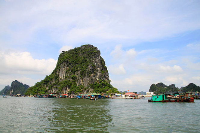 Một làng chài trên vịnh - Ảnh: Lê Hồng Thái