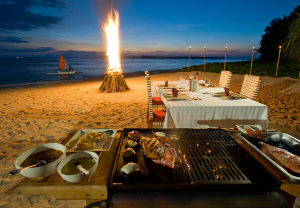 Tiệc nướng BBQ hải sản bên bờ biển tai đảo Cô Tô