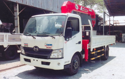 Xe tải Hino XZU720 gắn cẩu Unic 3 tấn 3 đốt UR-V343