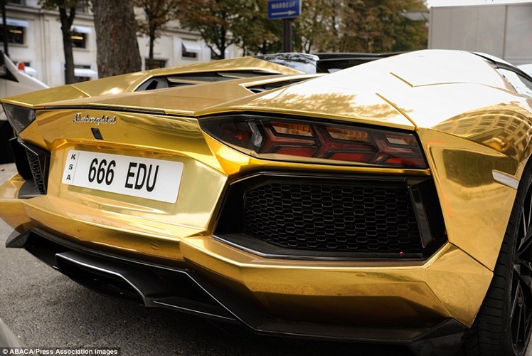 Siêu xe Lamborghini phủ vàng giá 6 triệu USD