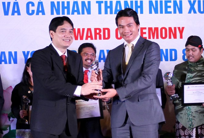 Anh Nguyễn Thành Phương, Tổng Giám đốc Tập đoàn Kangaroo là đại diện Việt Nam duy nhất nhận giải thưởng thanh niên ASEAN xuất sắc